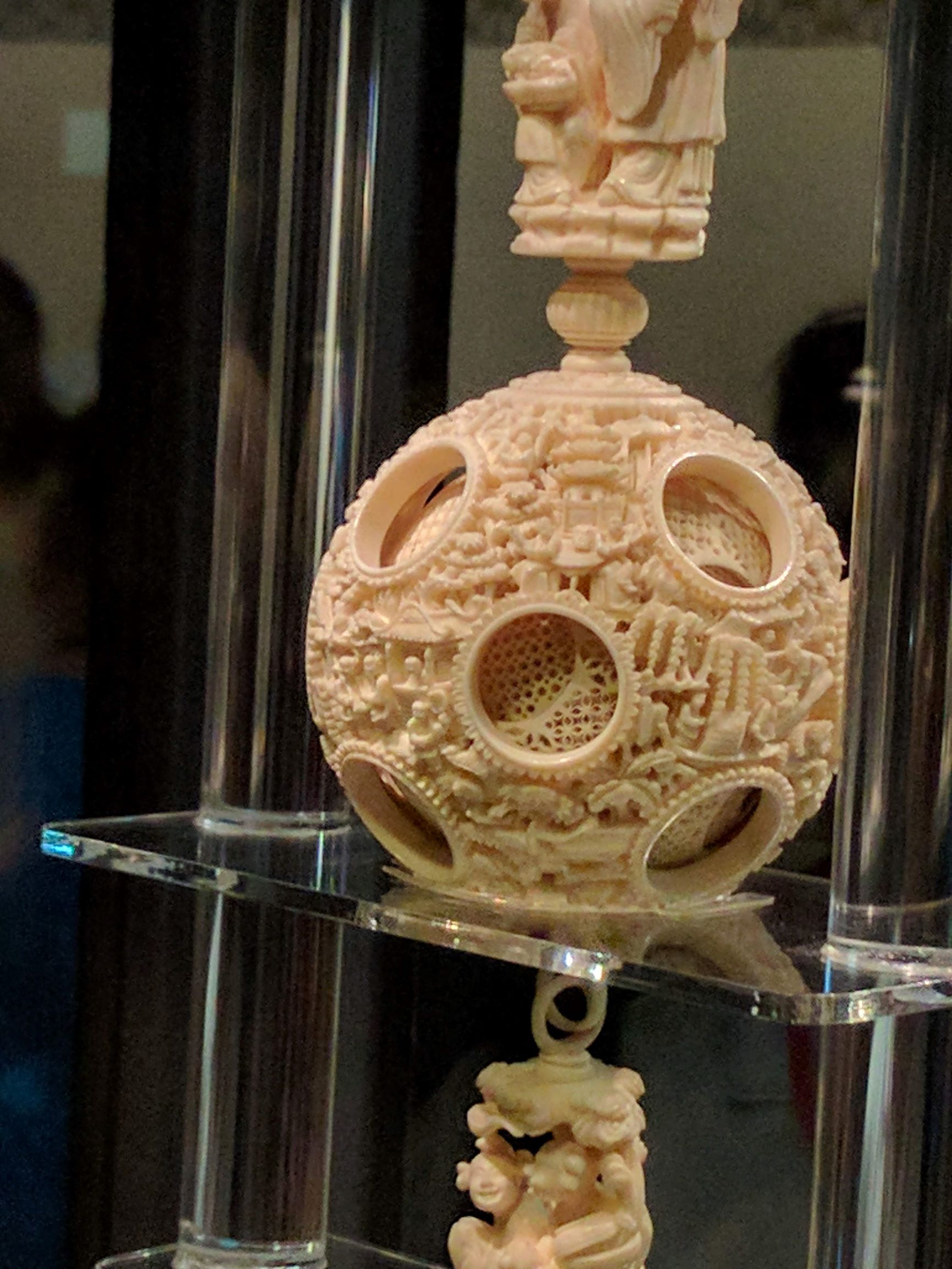 台北/故宮博物館(象牙を親子孫3代が100年かけてなんと23層!)